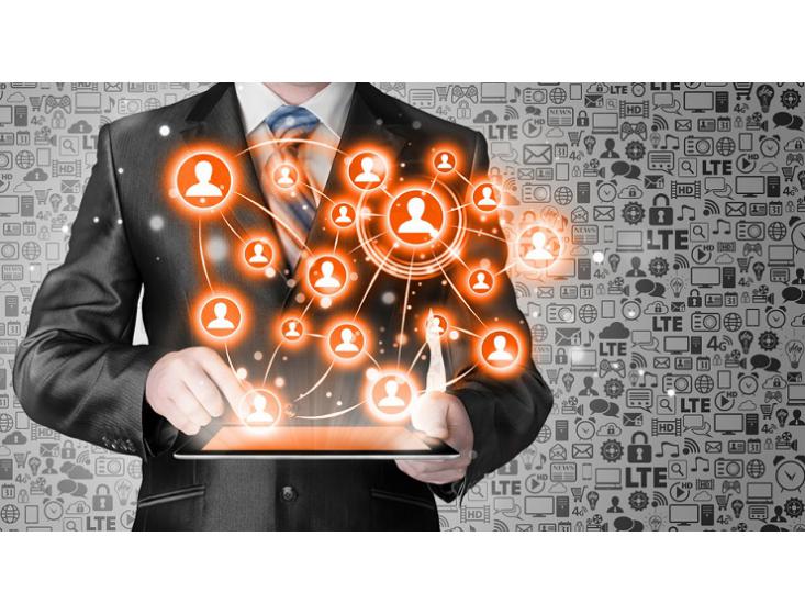 LinkedIn or Viadeo? Selecting the right professional social network