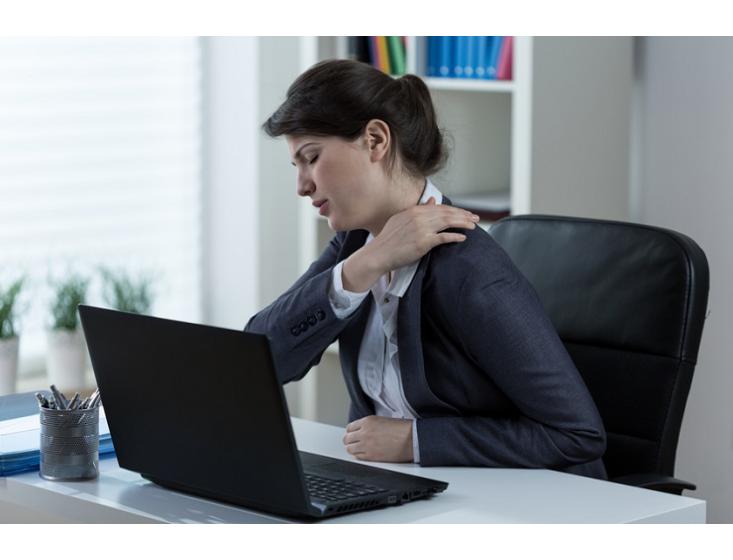 Restare troppo tempo seduti in ufficio nuoce alla salute